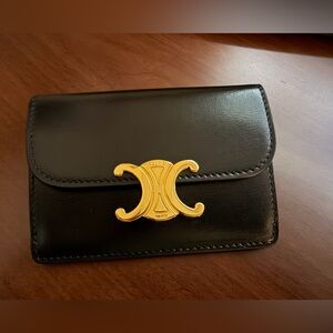 CELINE
Shiny Calfskin Triomphe Flap Card Holder Black